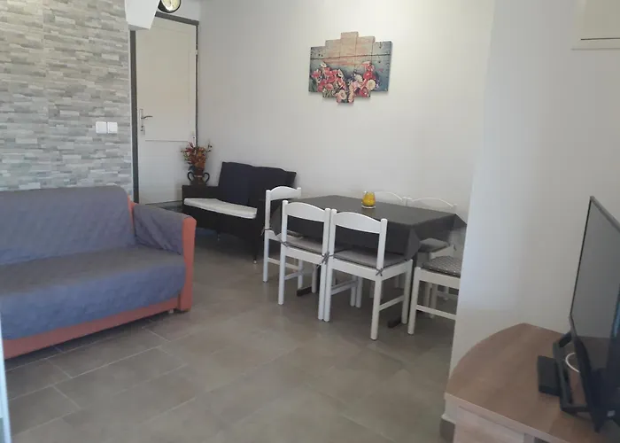 Apartmani Roza Lopar