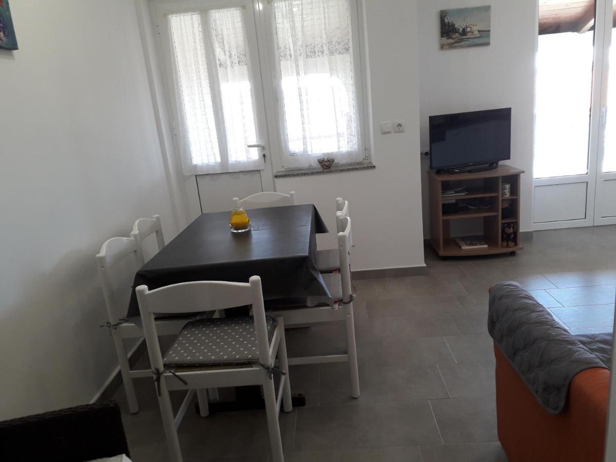 Apartma Roza *