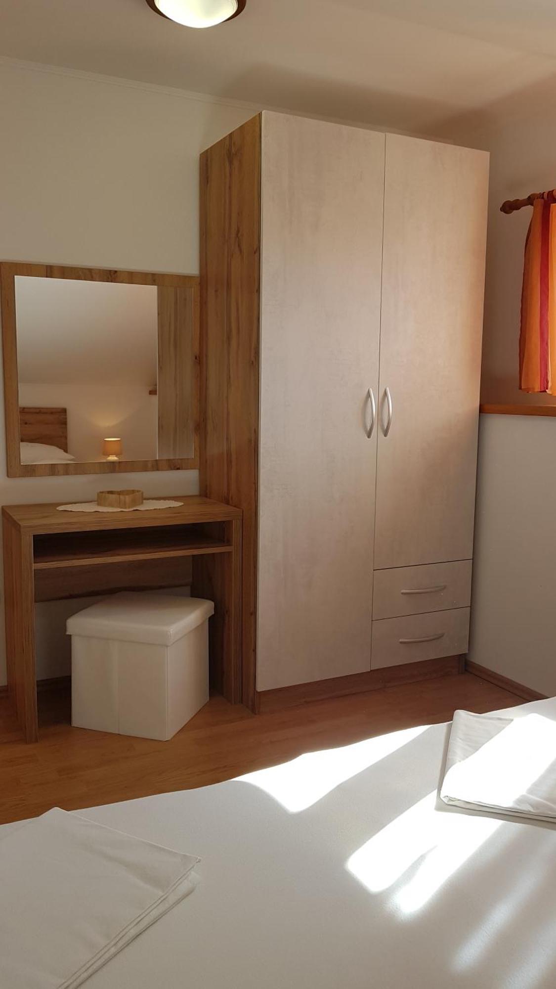 Apartma Roza *