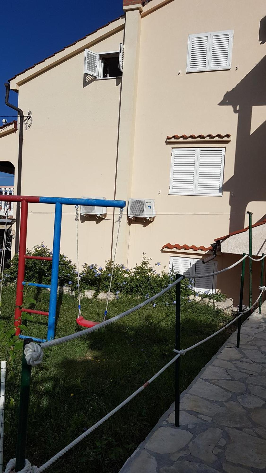 Apartma Roza Lopar