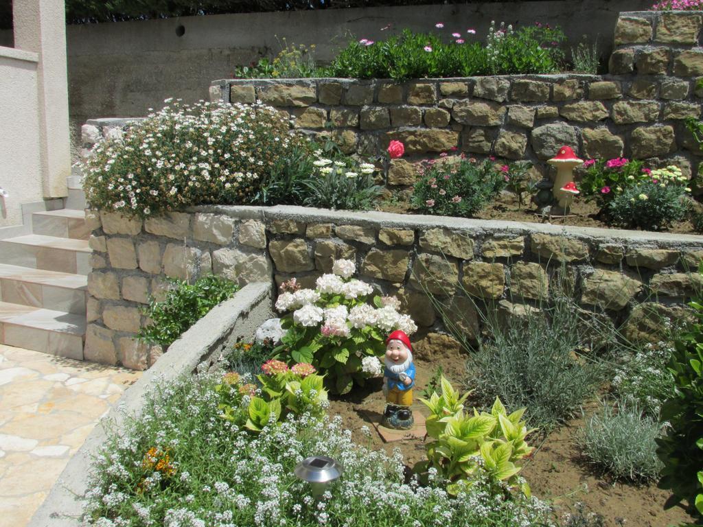 Apartma Roza Lopar