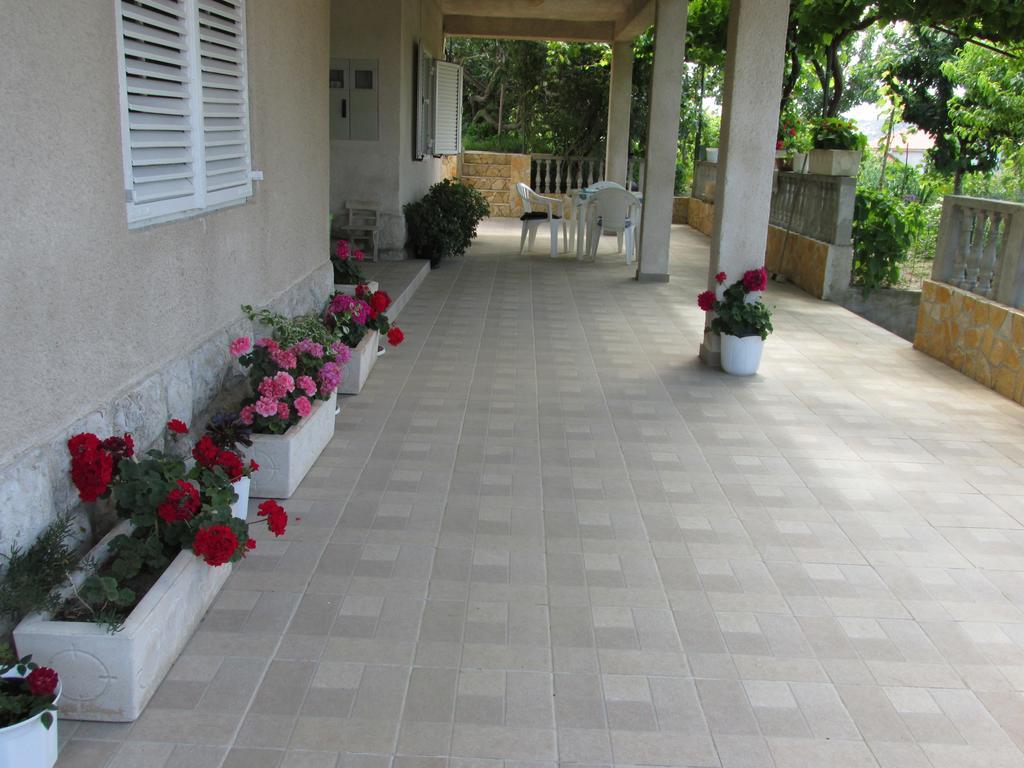 Apartma Roza *